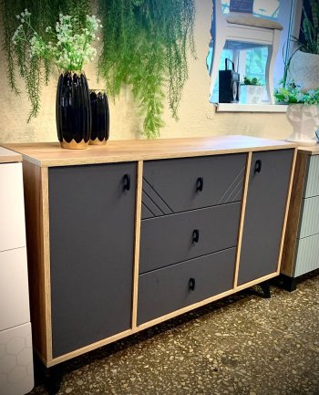 Комод 3 ящ. двухств. Байкал Графит/Дуб золотой (СВ) в Богдановиче - bogdanovich.mebel-e96.ru