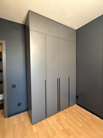 Шкаф 1600 мм 4-х створчатый Норд с антресолью графит (Миф) в Богдановиче - bogdanovich.mebel-e96.ru