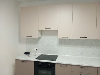 Кухонный гарнитур высокий Латте 3000 мм, Стол. 38 мм в Богдановиче - bogdanovich.mebel-e96.ru